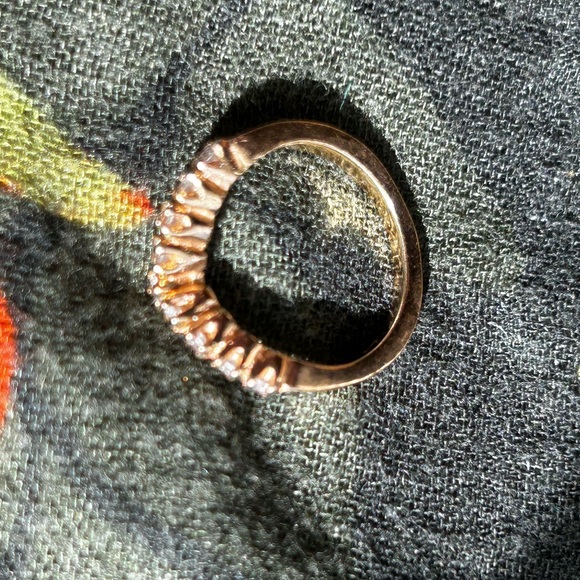 14k Gold Diamond Chevron Ring - Picture 3 of 5